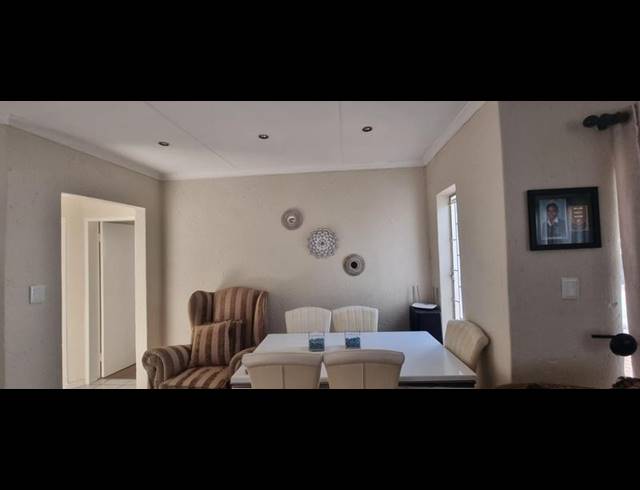 2 BEDROOM TOWNHOUSE FOR SALE IN CELTISDAL